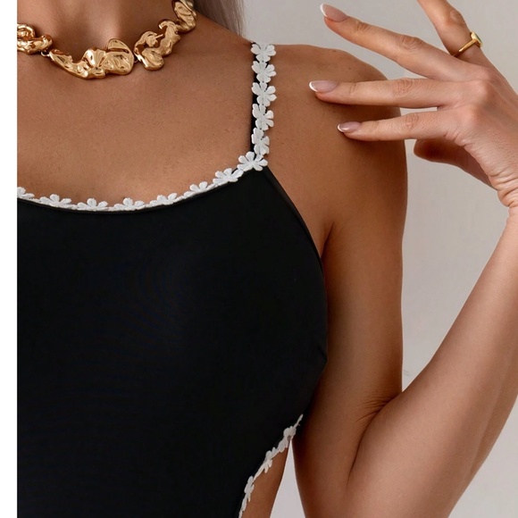 Floral Detail Cut out Side Tie Monokini One Piece Swimsuit - Picture 4 of 6